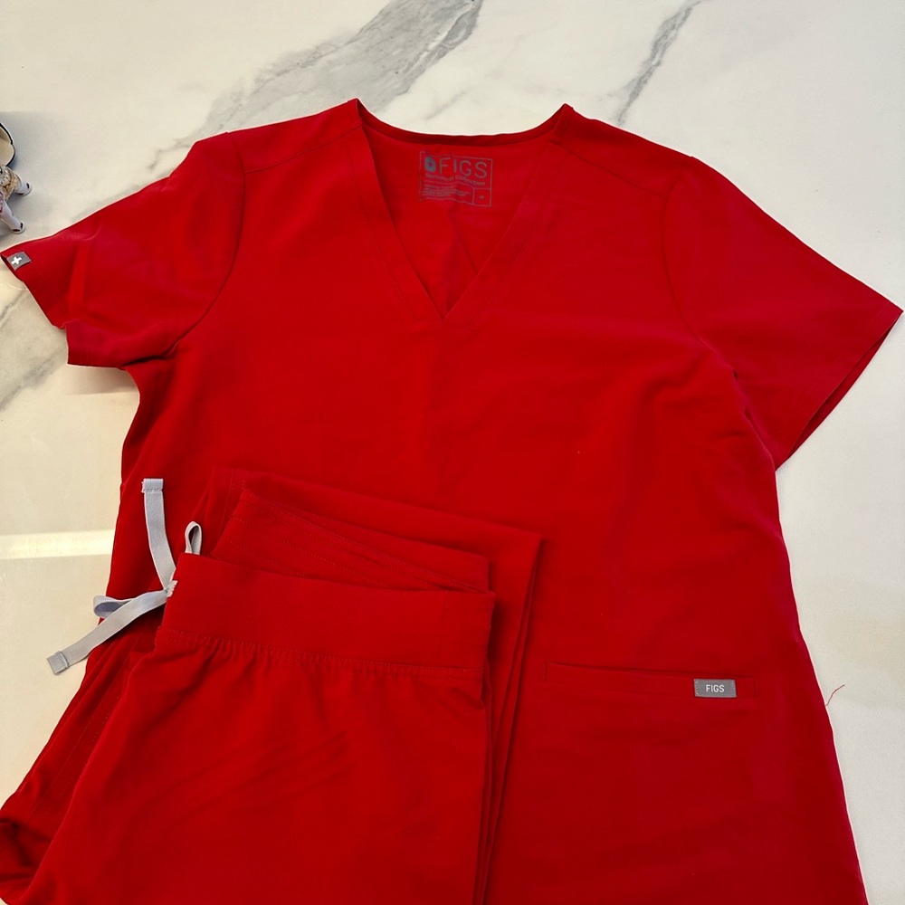 FIGS Red Scrub Set